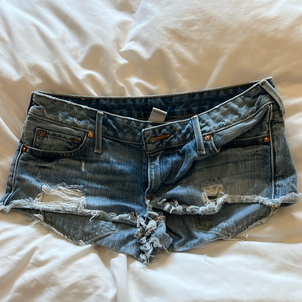 True Religion Jean super shorts size 26 med wash